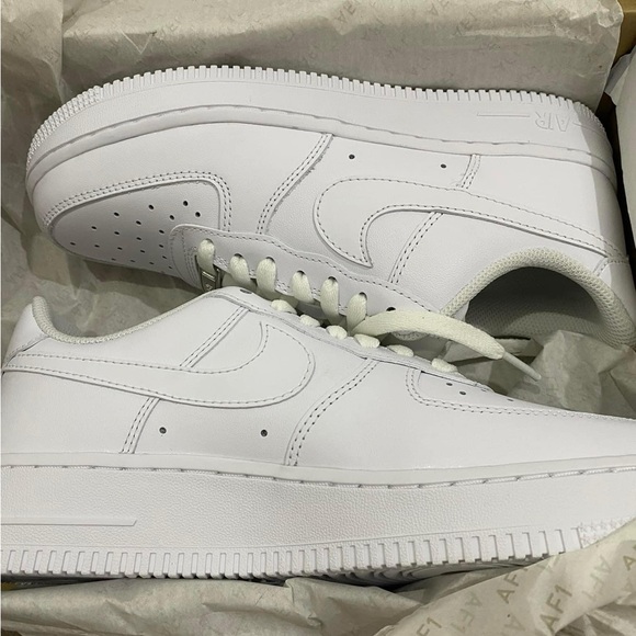 Nike Air Force 1 Triple White GS - Picture 8 of 8